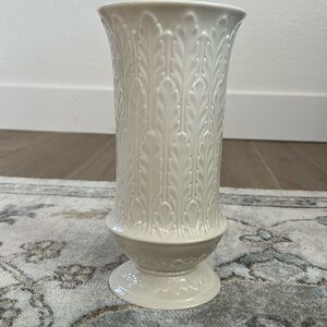 Lenox Special Vase Beige USA Made Pottery Ceramic Embossed Feather Leaf